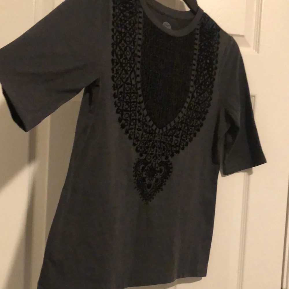 Women’s Charcoal Embroidered Tory Birch Short Sleeve Top Fits Like Small